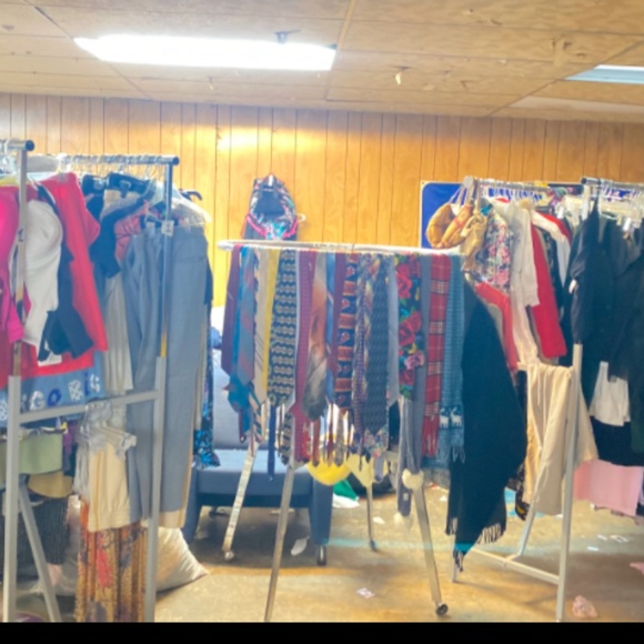 1000 Items! Live Unboxing Show -Wednesday Night 8 pm-$5.00 Starts - Picture 3 of 7